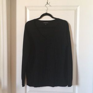 Banana Republic black v-neck merino sweater sz L